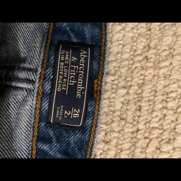 Abercrombie distressed boyfriend jeans - Picture 2 of 3